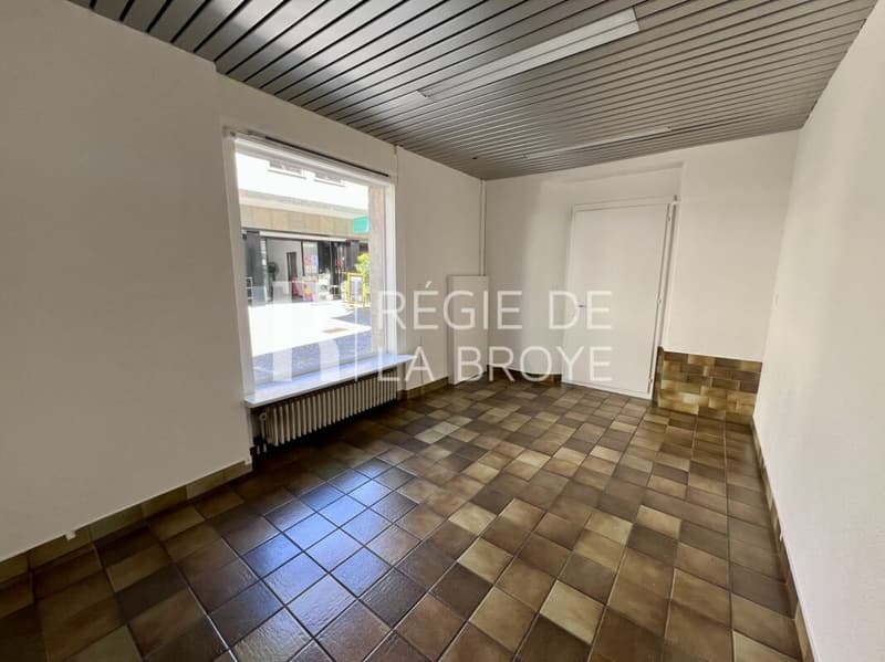 Ufficio con vetrina nel centro di Estavayer-le-Lac (3)