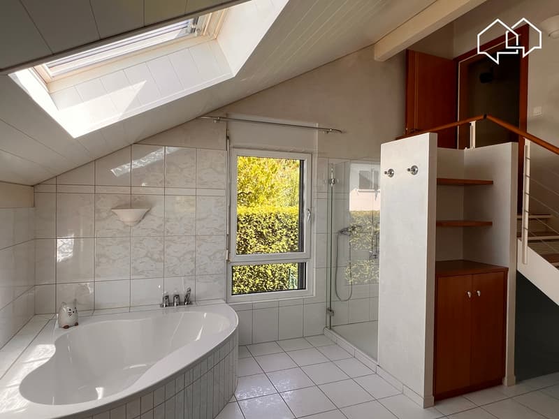 Individual villa with 6.5 rooms and pool in an idyllic setting (8)