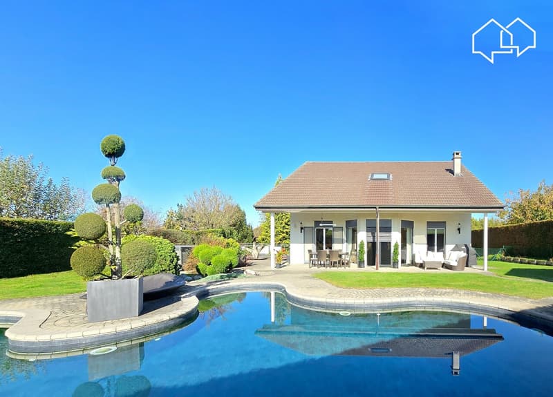 Individual villa with 6.5 rooms and pool in an idyllic setting (1)