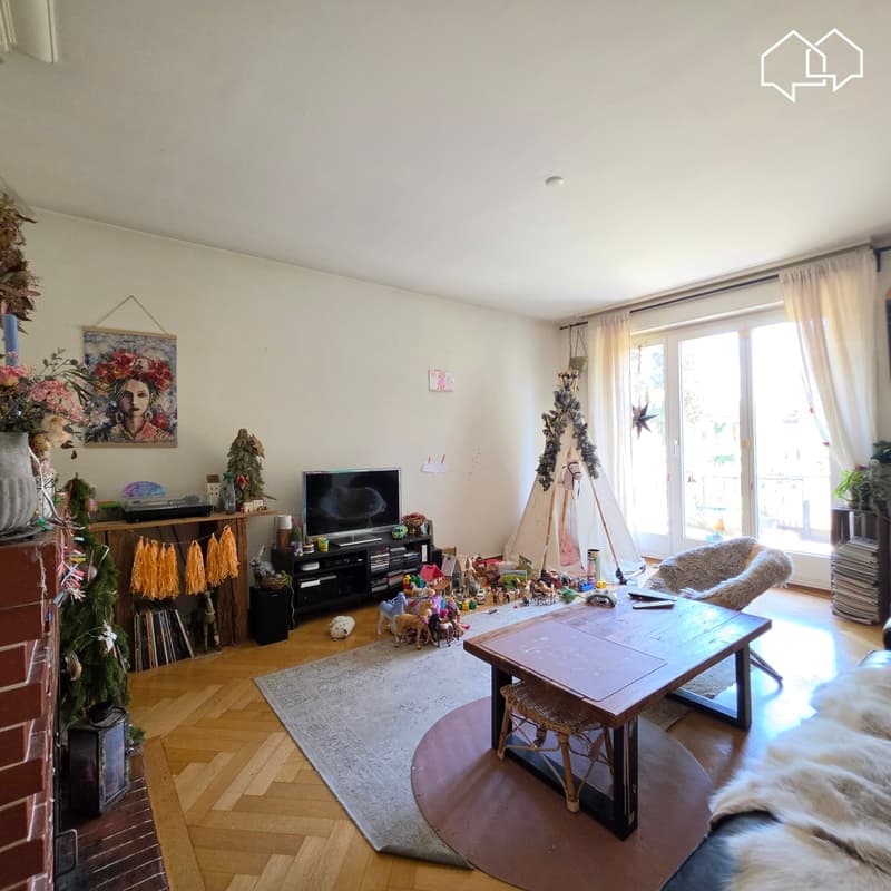 Appartement du rez-de-chaussée: séjour avec cheminée