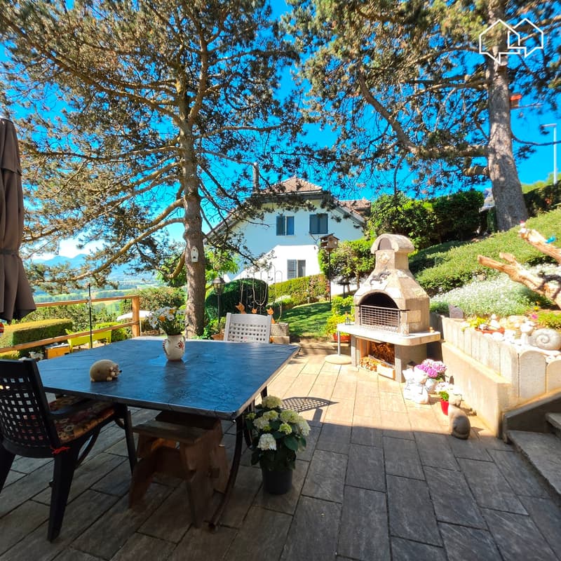 Dream location for this 2-unit house (4)