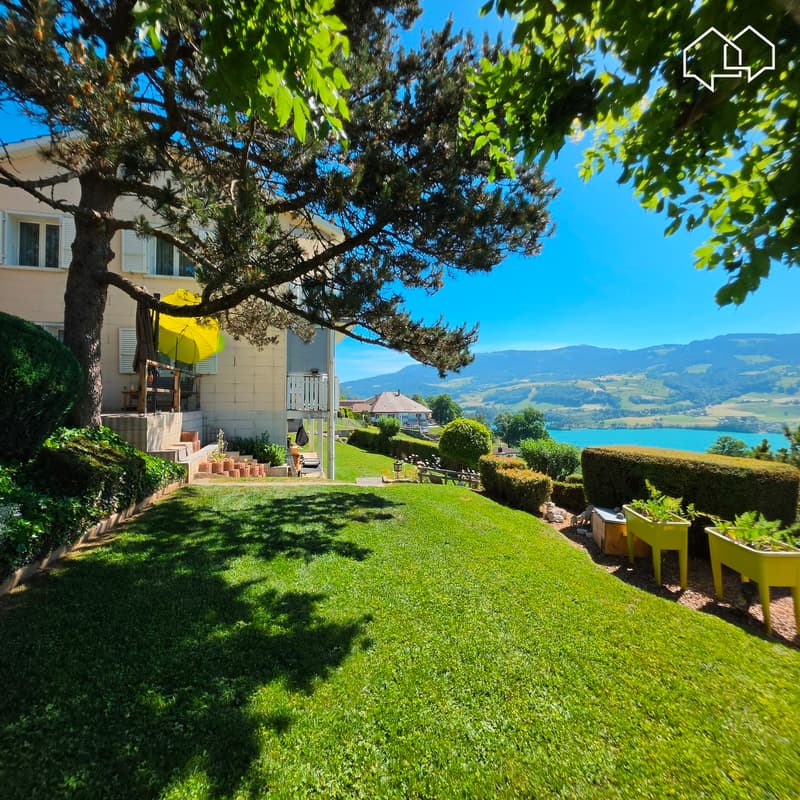 Dream location for this 2-unit house (2)