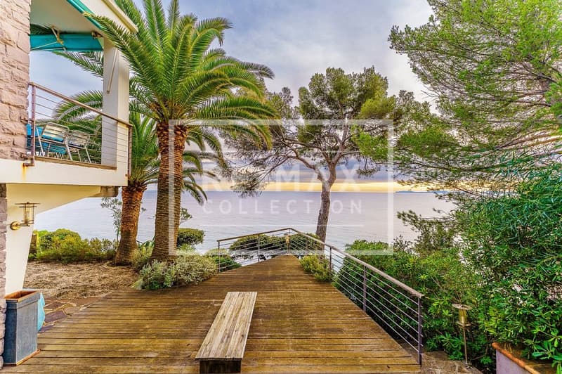 Dans le golfe de Saint-Tropez deux villas au bord de mer (12)