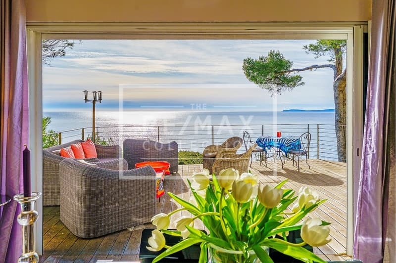 Dans le golfe de Saint-Tropez deux villas au bord de mer (1)