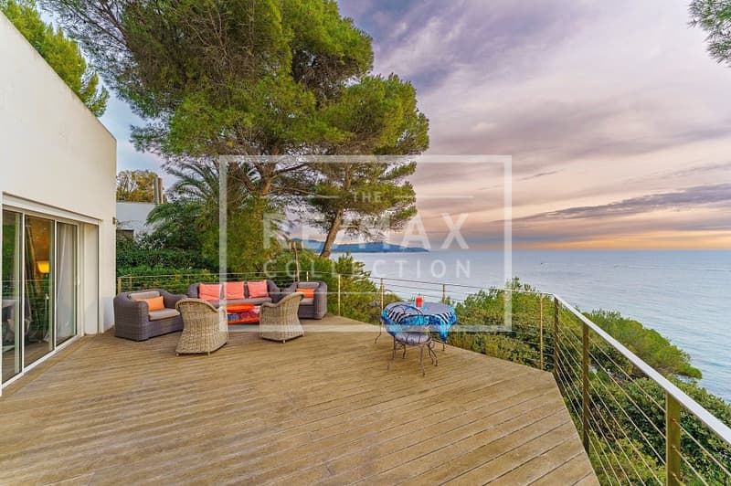 Dans le golfe de Saint-Tropez au bord de mer  deux propriétés magnifiques (6)
