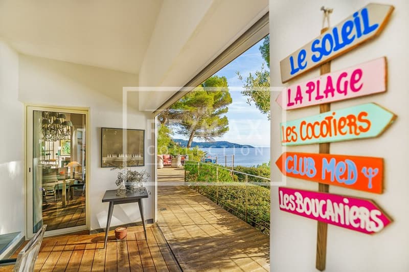 Dans le golfe de Saint-Tropez deux villas au bord de mer (9)