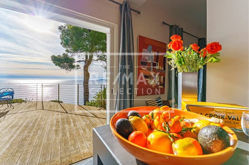Dans le golfe de Saint-Tropez deux villas au bord de mer (8)