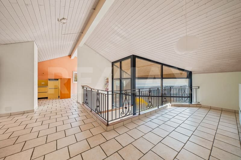 Per gli amanti della ristrutturazione: casa familiare con vista lago (8)
