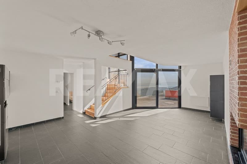 Per gli amanti della ristrutturazione: casa familiare con vista lago (11)