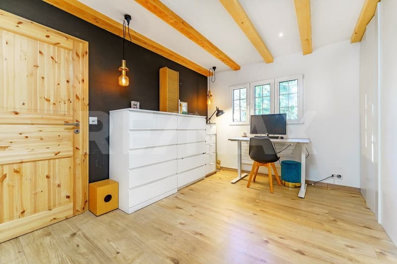 Invest in the future: renovated chalet with land and potential in Lausanne (10)