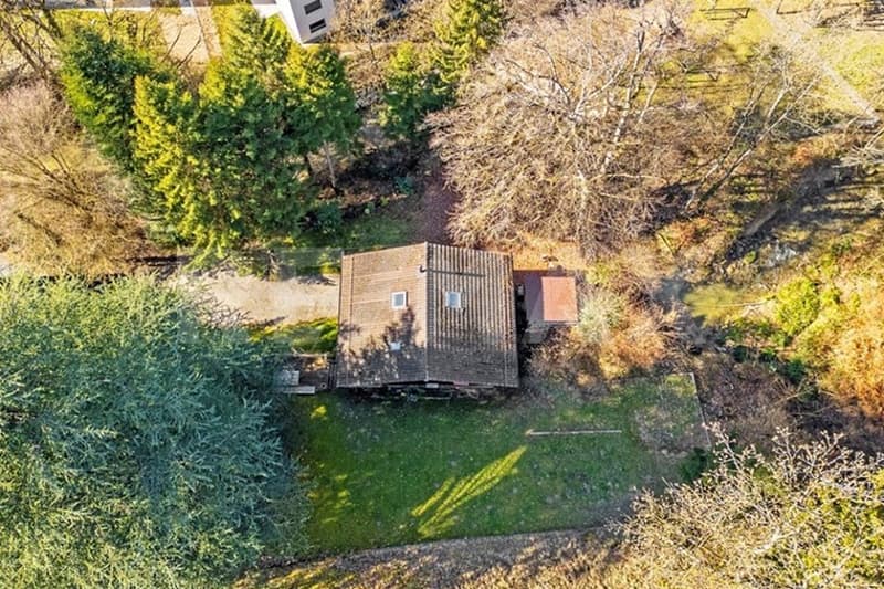 Invest in the future: renovated chalet with land and potential in Lausanne (2)