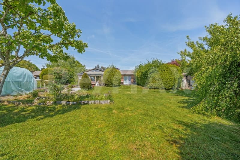 5 minutes from Vaulruz: chalet house on a 1,198 m² plot (1)