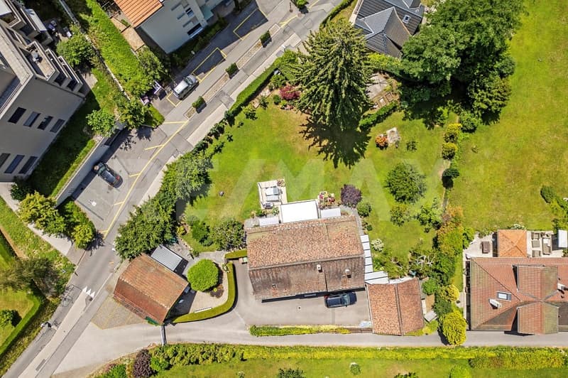 Avec magnifique villa, grande parcelle constructible (2)