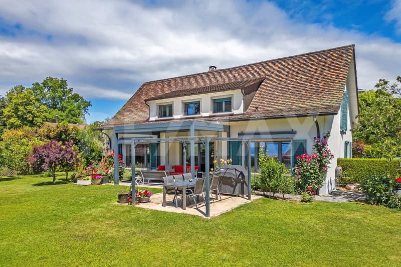 Villa de standing avec grand jardin (1)