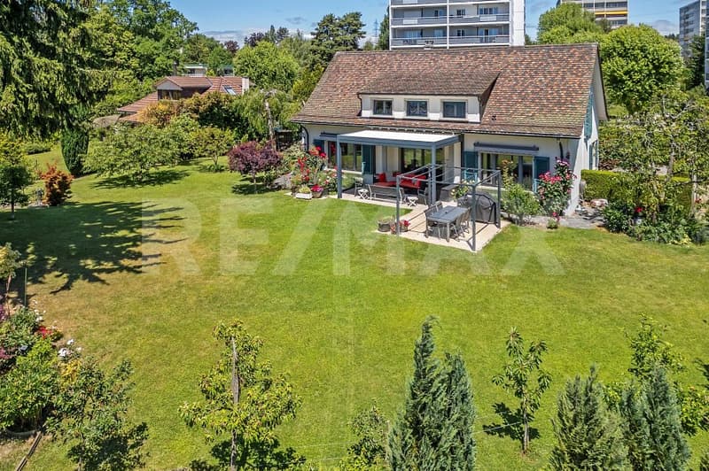 Avec magnifique villa, grande parcelle constructible (1)