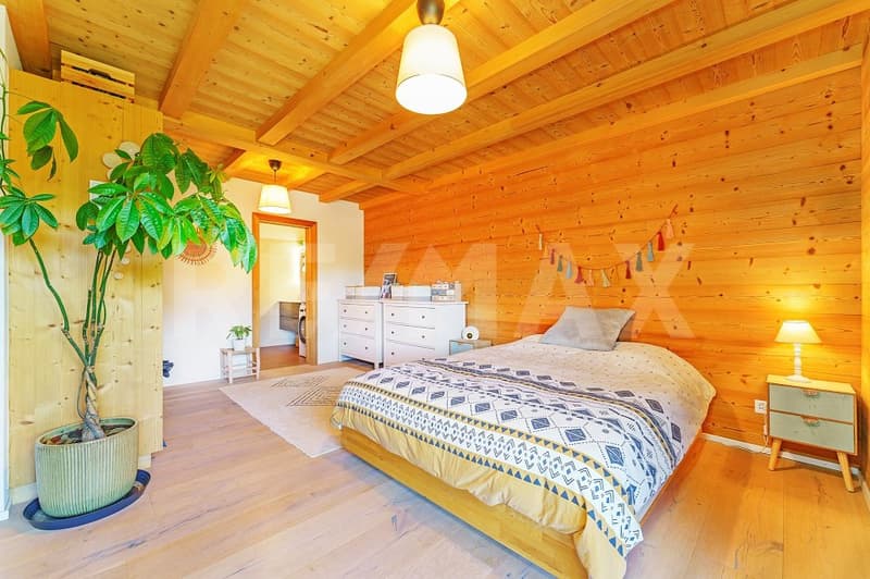Ein 4.5-Zimmer-Apartment, in dem sich das Innere natürlich nach außen erstreckt (8)