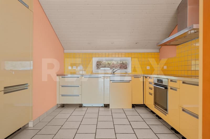 Pour les amoureux de rénovation : maison familiale avec vue lac (4)