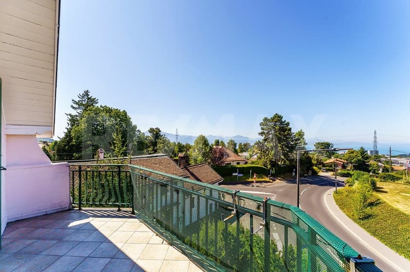 Lumineux appartement de 2,5 pièces avec balcon et vue sur le lac (4)