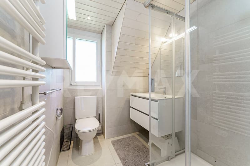Lumineux appartement de 2,5 pièces avec balcon et vue sur le lac (11)