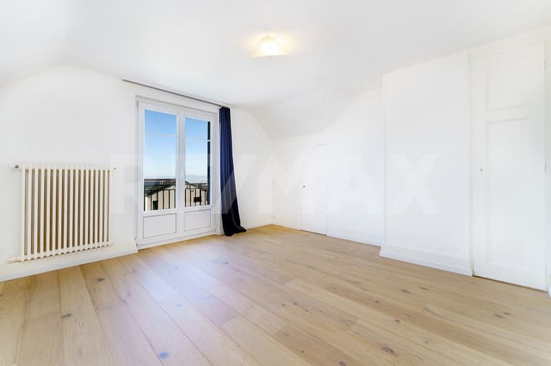 Lumineux appartement de 2,5 pièces avec balcon et vue sur le lac (2)