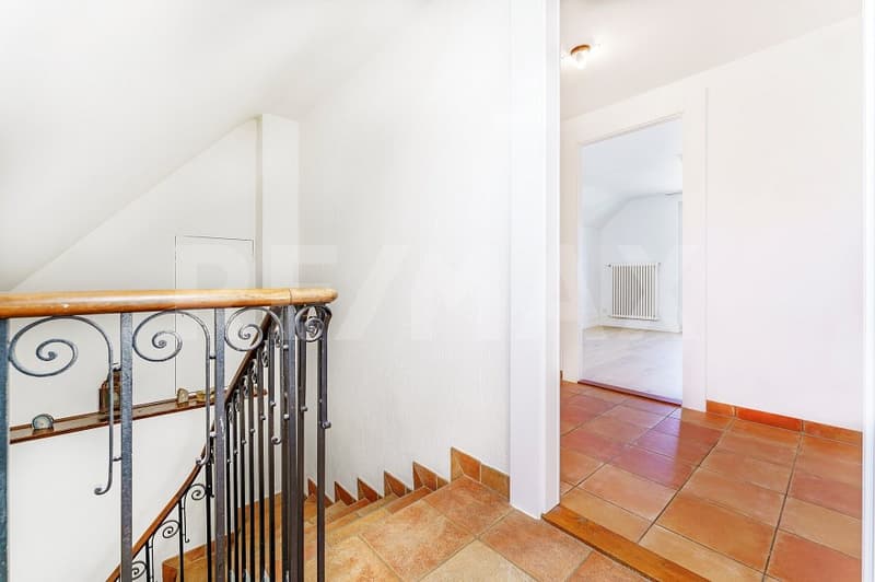 Lumineux appartement de 2,5 pièces avec balcon et vue sur le lac (1)