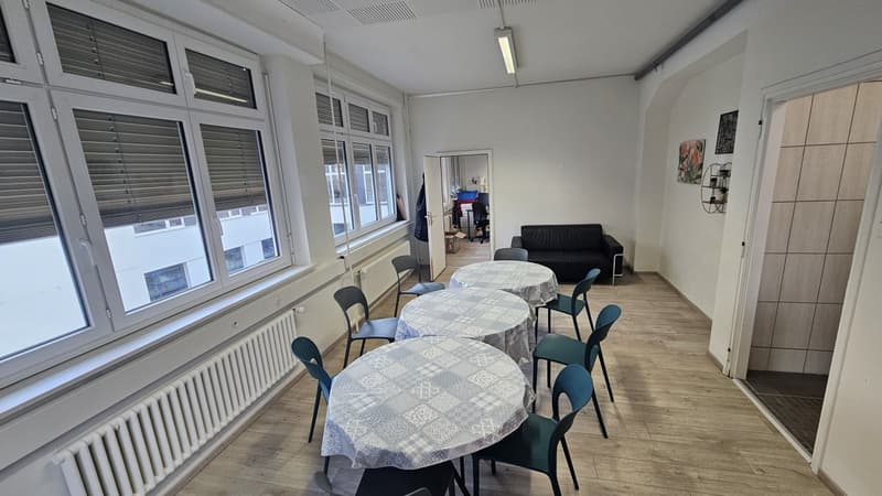 01841 - Local - Léopold-Robert 105 - La Chaux-de-Fonds (8)