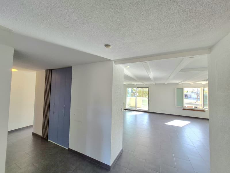 00078 - Appartement de 5 pièces au 2ème étage, avec 2 balcons, et un box individuel. - La Chaux-de-Fonds (2)