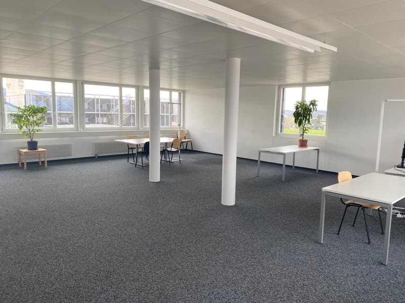 Moderne Büroräumlichkeiten in Düdingen (4)