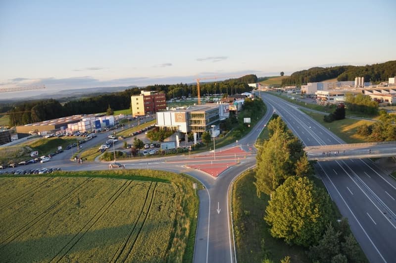 Moderne Büroräumlichkeiten in Düdingen (6)