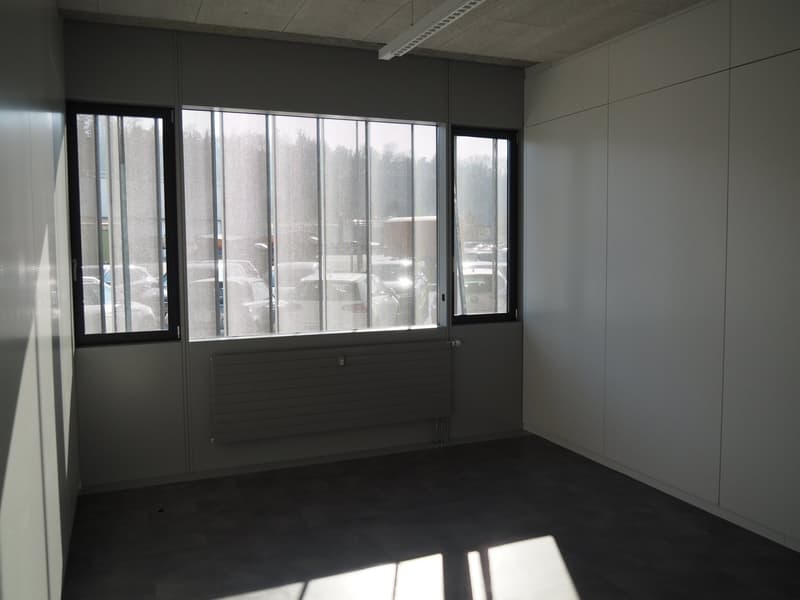 Administrative area of 104 m2 (2)