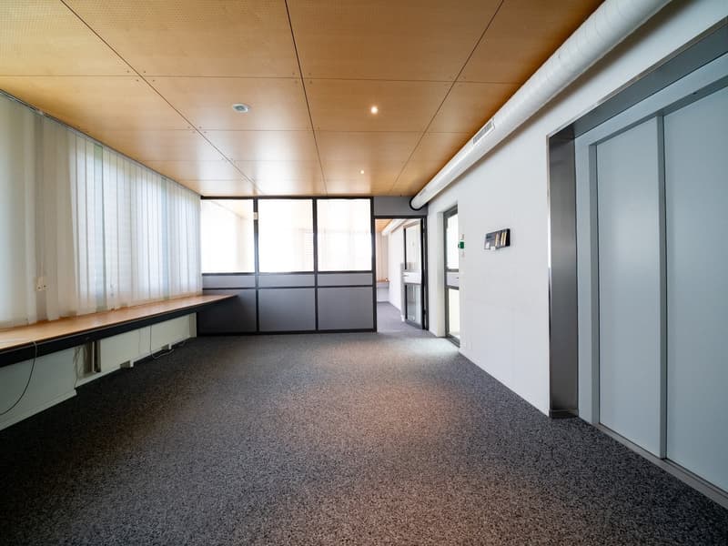 To rent - bright commercial space in Ueberstorf (5)
