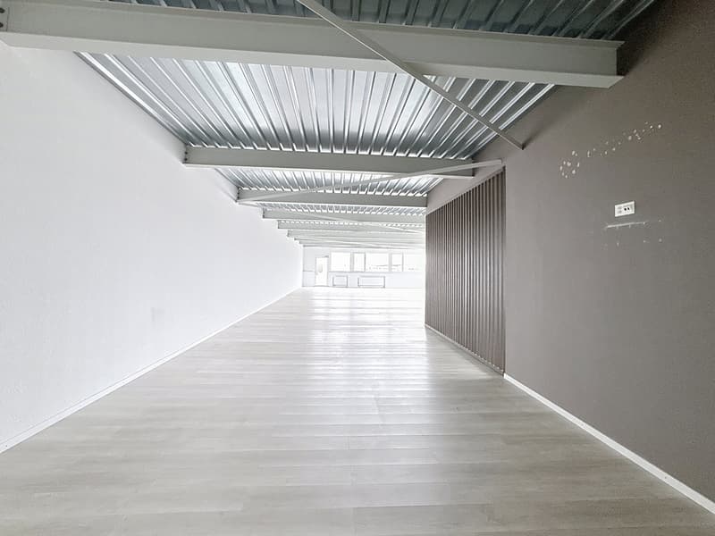 IN AFFITTO - Spazio commerciale a Rossens (4)
