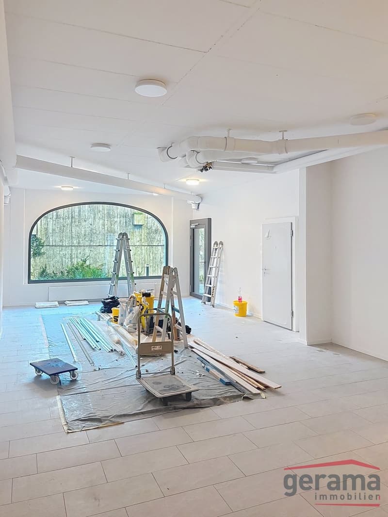 Commercial space of 74m2 for rent (1)
