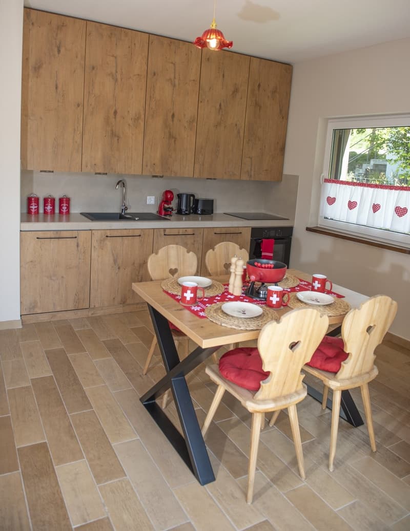 Charmante 2.5 Zimmerwohnung im Schwarzsee ! (2)