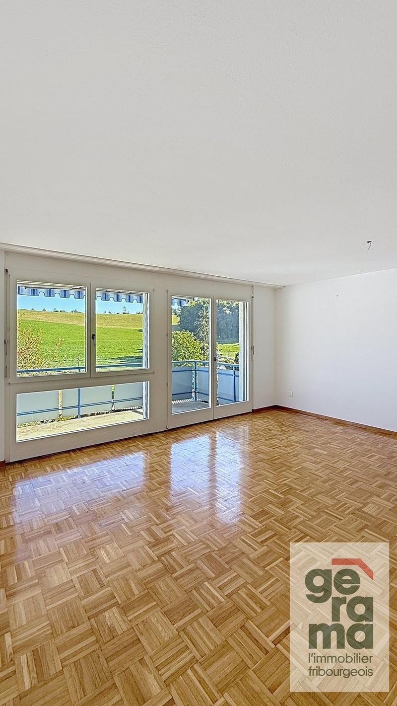 Schöne 4.5 Zimmerwohnung in Schmitten (2)