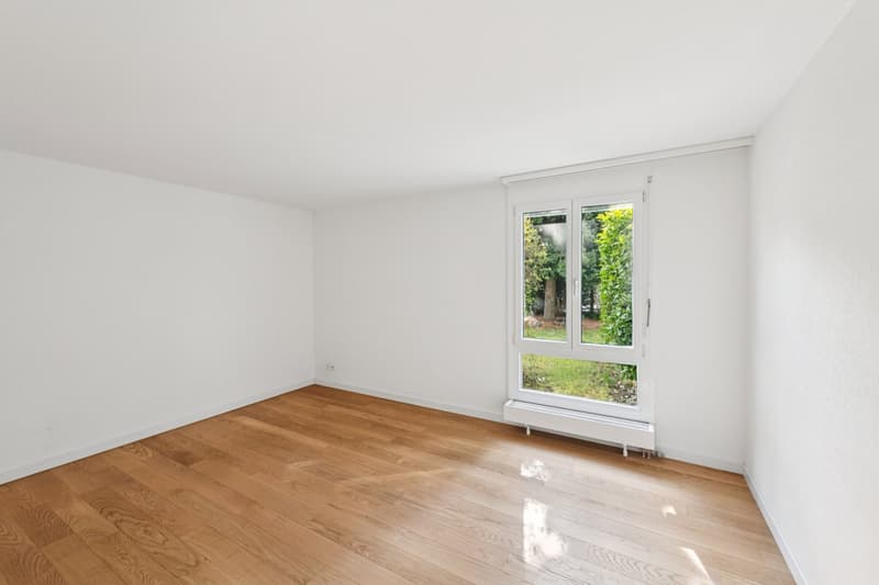 empty room, wooden floor, white walls, large window, white radiator