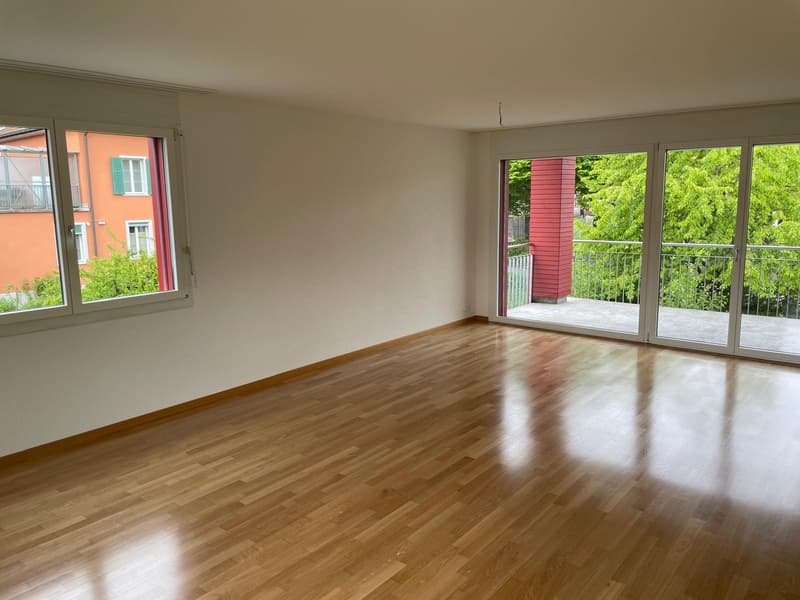 Grosszügige 5.5-Zimmer-Wohnung mit Terrasse im idyllischen Dättwil (2)