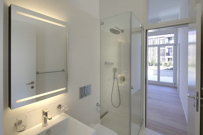 Dusche_mit_Durchgang_Zimmer.jpg