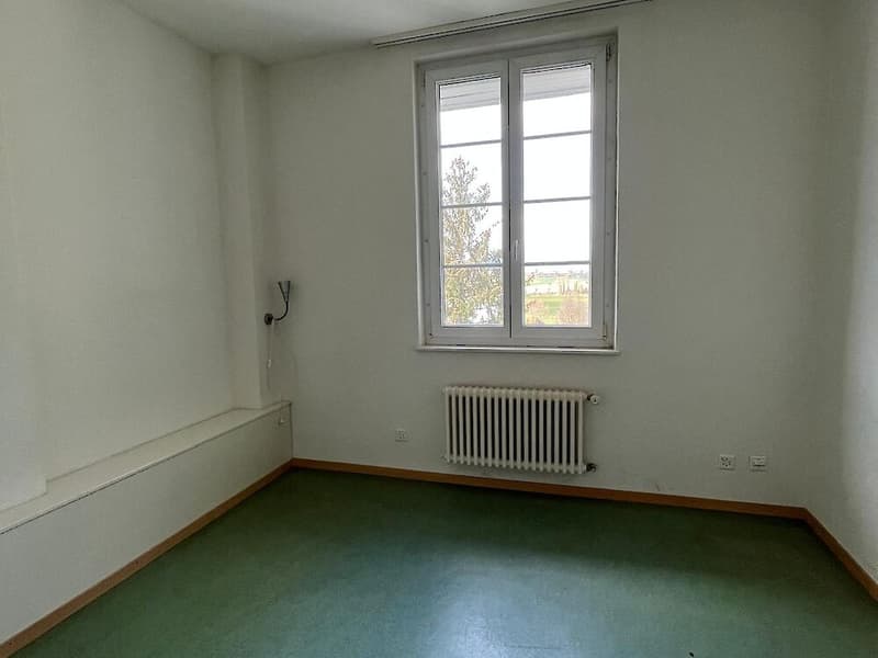 Große 5,5-Zimmerwohnung in Montet (9)