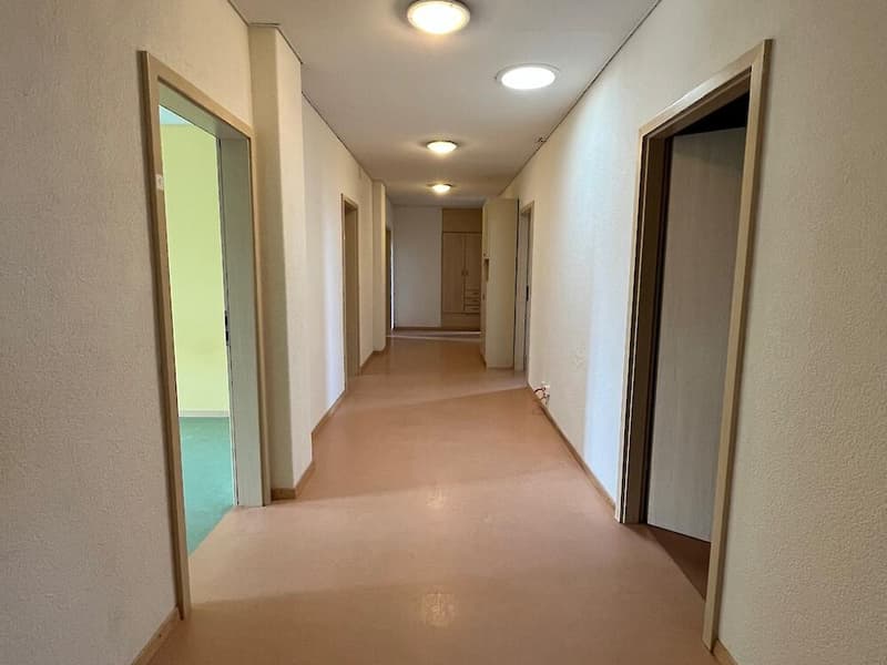 Große 5,5-Zimmerwohnung in Montet (2)