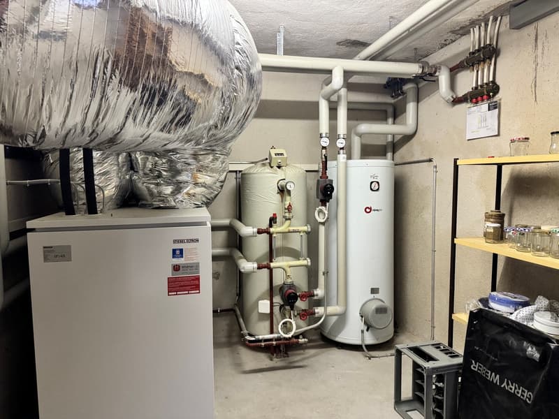 Heizung und Warmwasseraufbereitung im Keller
