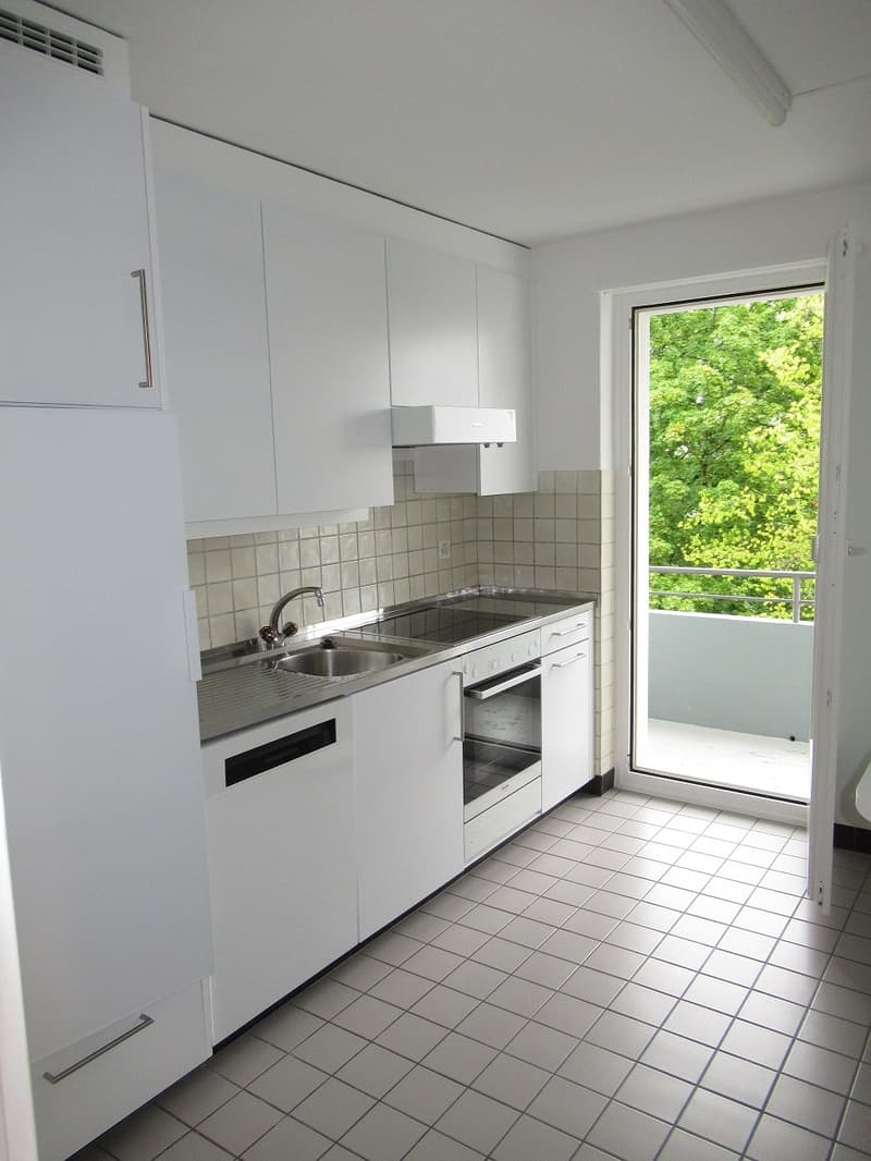 Helle 3-Zimmer-Wohnung mit Balkon in Oetwil am See (9)
