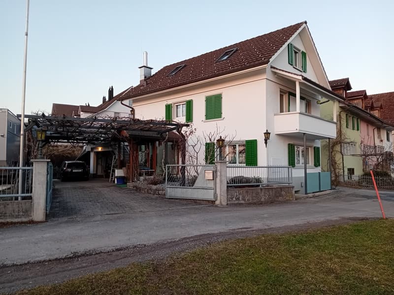 Charmantes 5.5-Zimmer-Einfamilienhaus mit Cheminée und Garage (1)