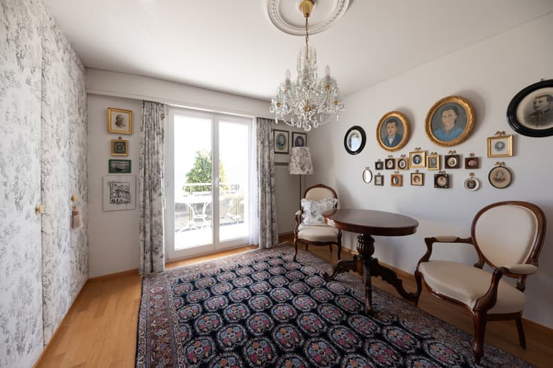 A touch of Tuscany with a magnificent garden and impressive lake view (2)