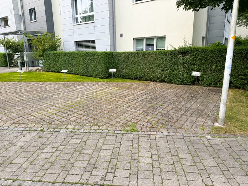 Aussenparkplatz