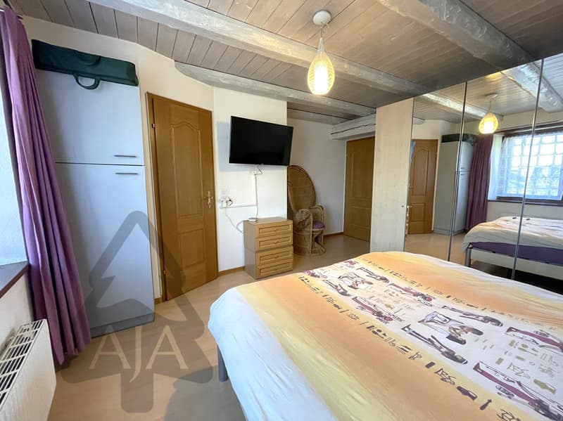 St-Aubin-Sauges, spacieux appartement de 4,5 pièces (121 m2) avec jardin privatif (53 m2), garage (17)