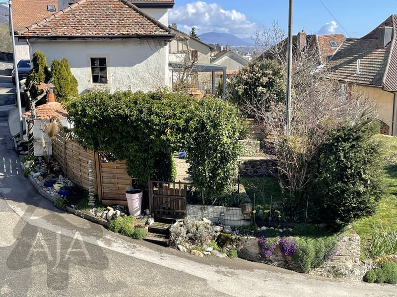 St-Aubin-Sauges, spacieux appartement de 4,5 pièces (121 m2) avec jardin privatif (53 m2), garage (12)