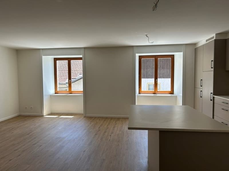 Drei-Zimmer-Wohnung mit viel Licht zur Miete in Pâquier NE (3)