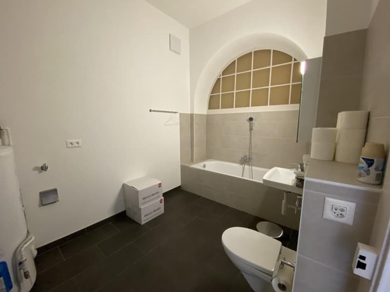 Local commercial de 5.5 pièces, 250 m2, à Neuchâtel - Salle de bain