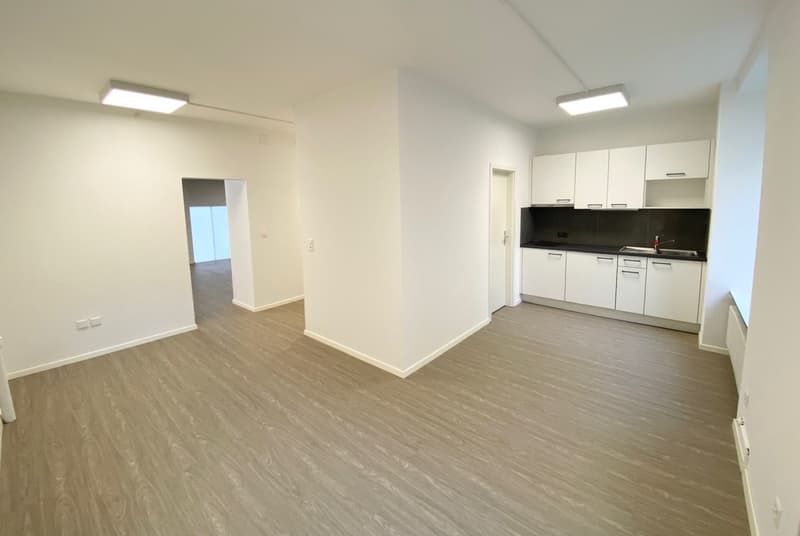 Local commercial de 1 pièce, 364.32 m2, à Bienne - Cuisine